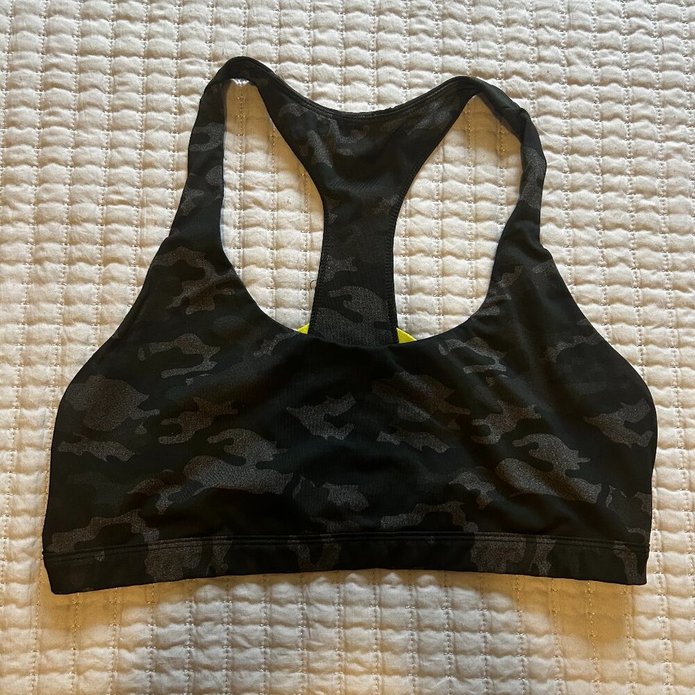 Fabletics Boost Medium Impact Sports Bra – Size XL – Black Charcoal Camo Yellow